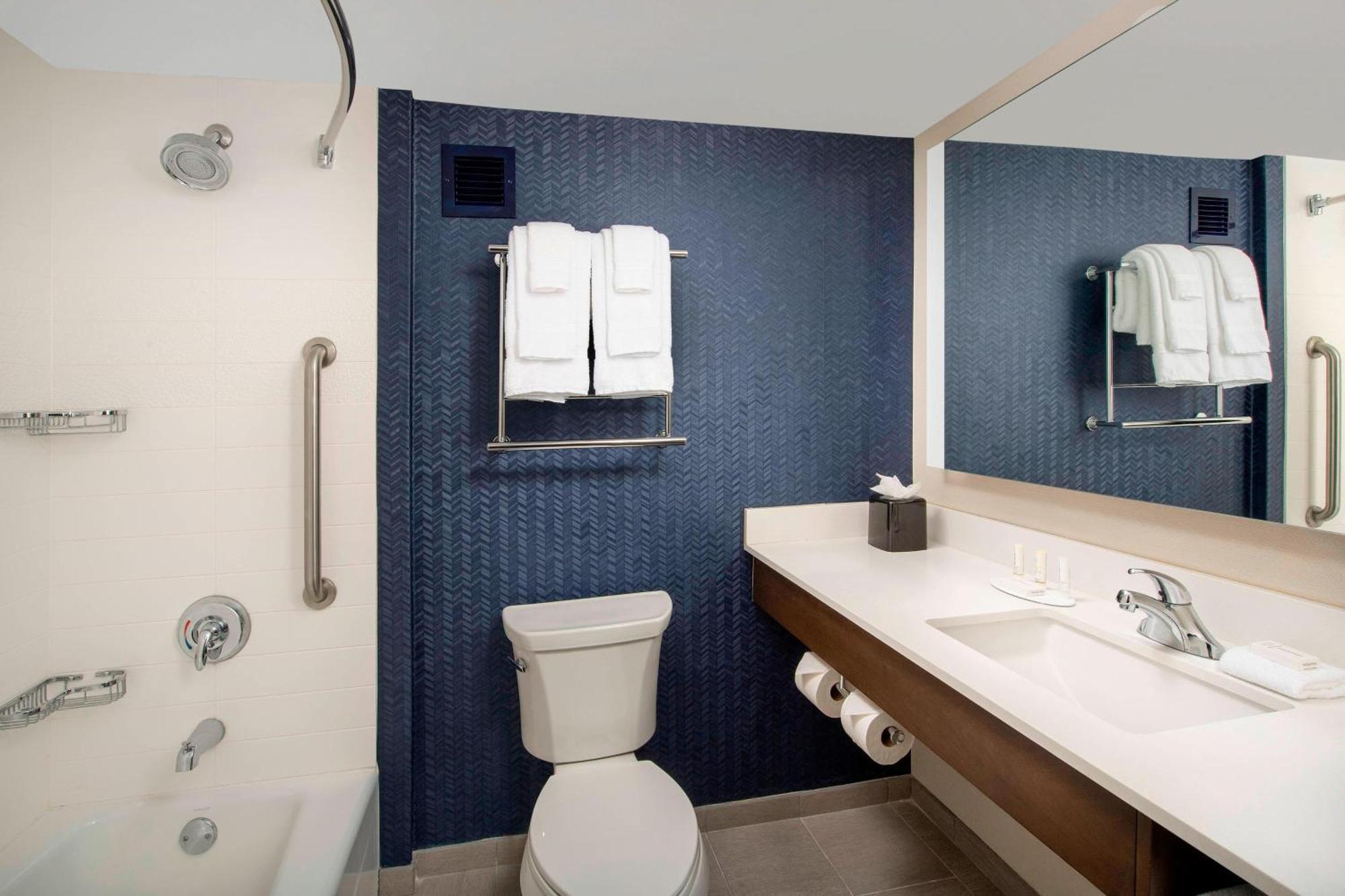 Fairfield Inn & Suites By Marriott Alexandria West/Mark Center Esterno foto