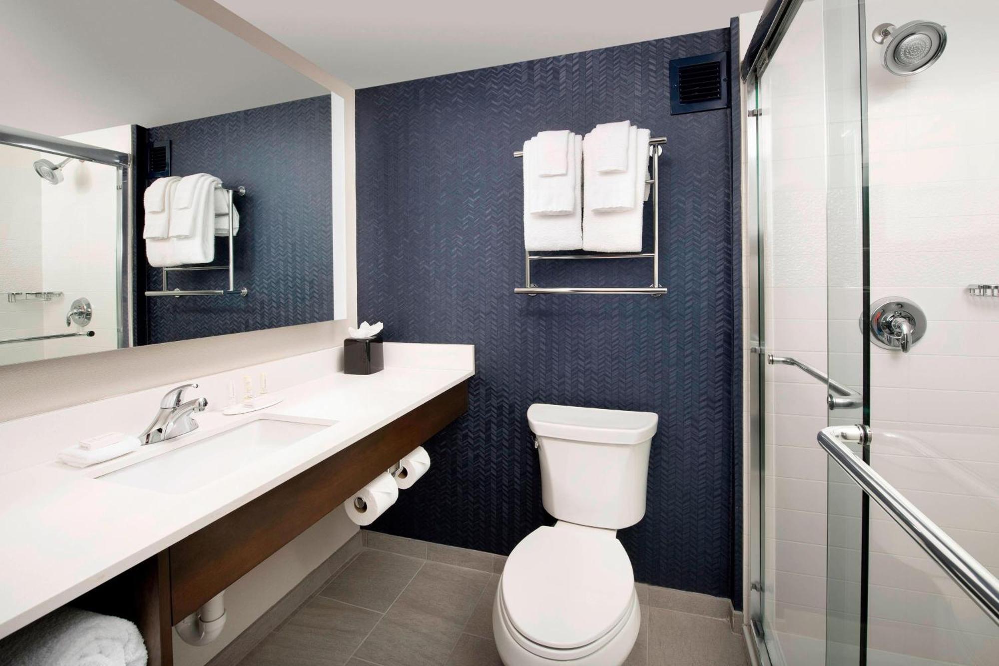 Fairfield Inn & Suites By Marriott Alexandria West/Mark Center Esterno foto
