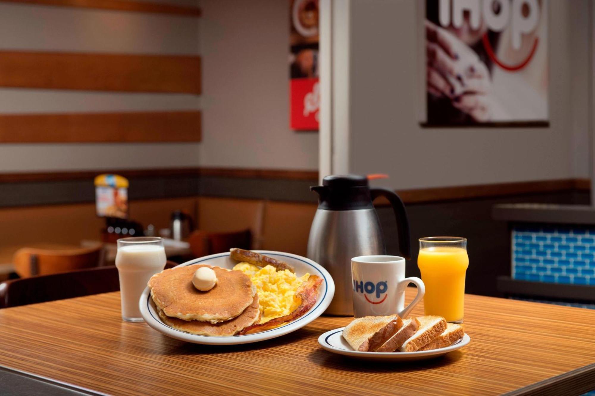 Fairfield Inn & Suites By Marriott Alexandria West/Mark Center Esterno foto